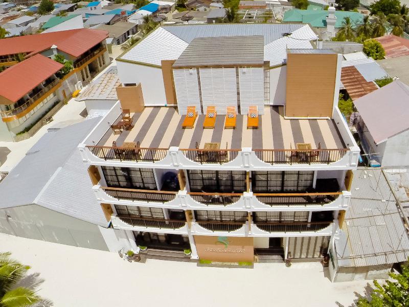 Crystal Sands Beach Hotel At Maafushi Bagian luar foto