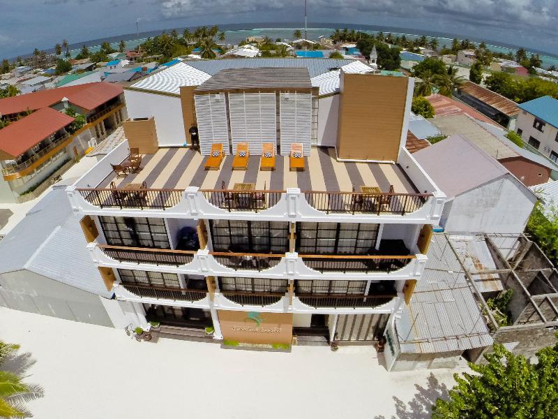 Crystal Sands Beach Hotel At Maafushi Bagian luar foto