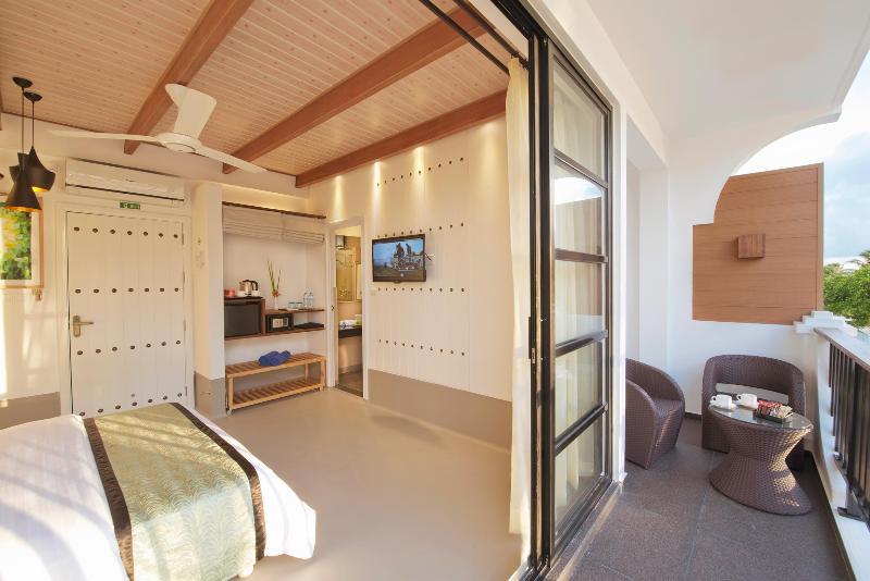 Crystal Sands Beach Hotel At Maafushi Bagian luar foto