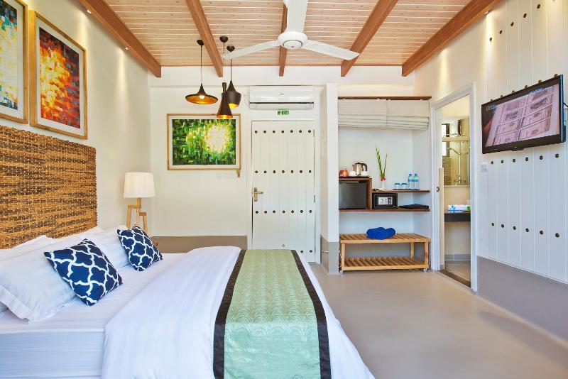 Crystal Sands Beach Hotel At Maafushi Bagian luar foto