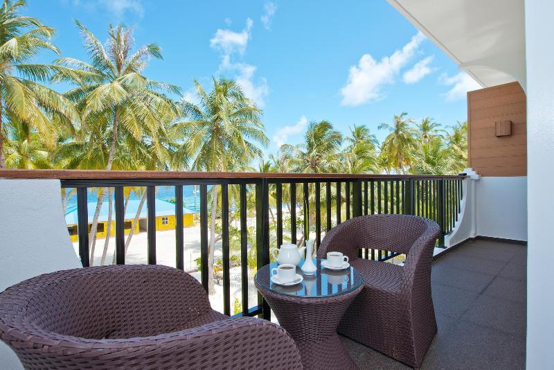 Crystal Sands Beach Hotel At Maafushi Bagian luar foto
