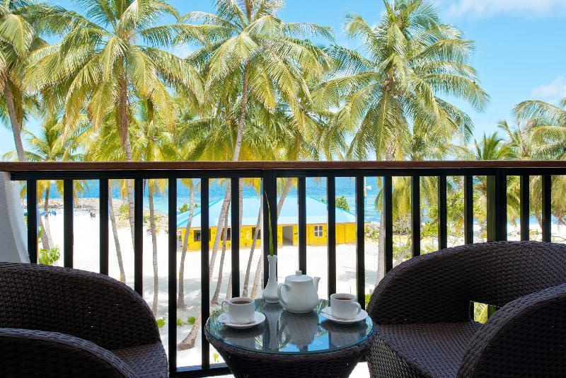 Crystal Sands Beach Hotel At Maafushi Bagian luar foto