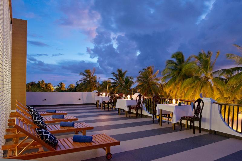 Crystal Sands Beach Hotel At Maafushi Bagian luar foto